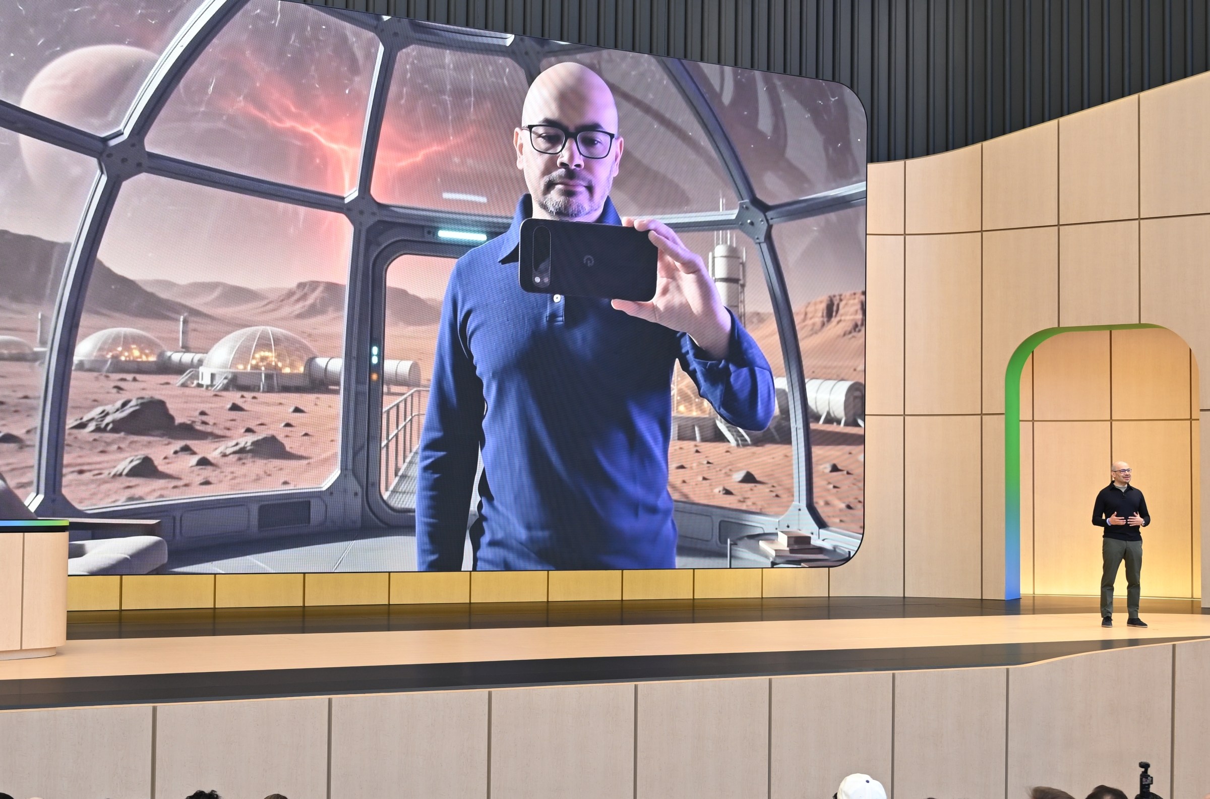 ديمس هاسابيس يقدم عرضاً في مؤتمر Google I/O