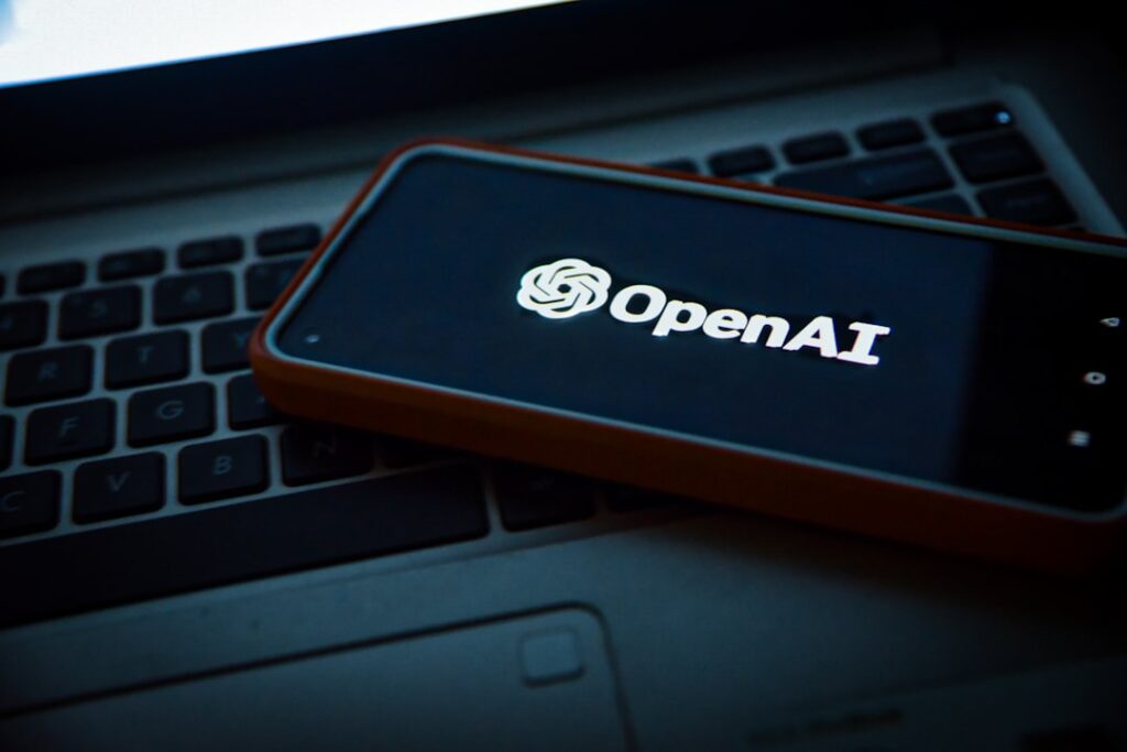 OpenAI تبني عائلة أجهزة للتفاعل الصوتي مع نماذجها الذكية