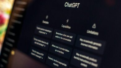 شاشة حاسوب ماك تعرض تطبيق ChatGPT مع رموز أقفال وتحذيرات أمنية
