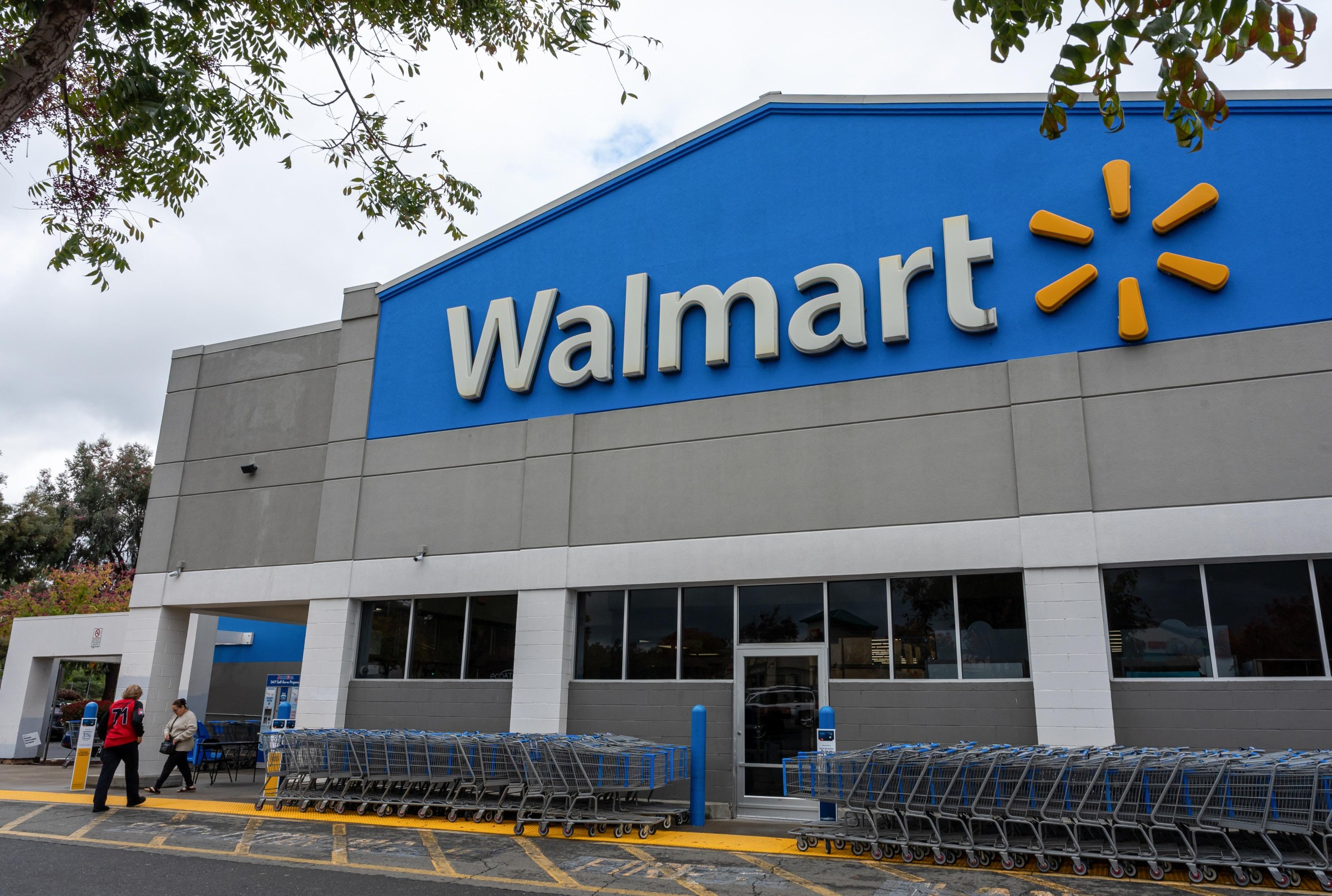 واجهة أحد متاجر Walmart في الولايات المتحدة